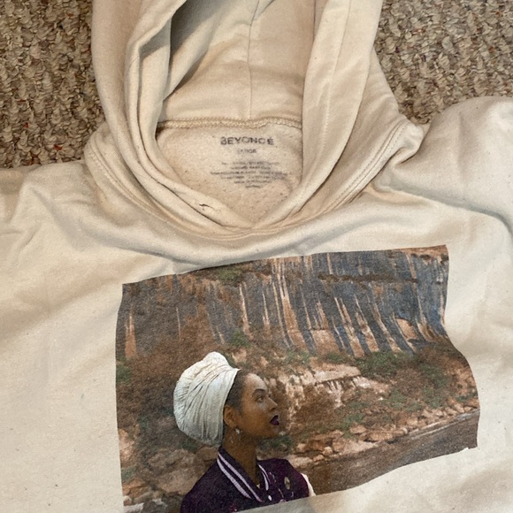 Beyoncé Hoodie - Picture 3 of 3